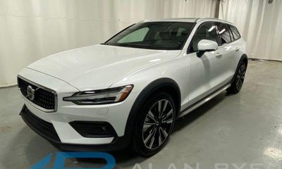 2025 Volvo V60CC Ultra