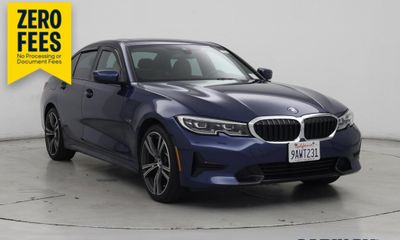 2022 BMW 330e Hybrid Plug