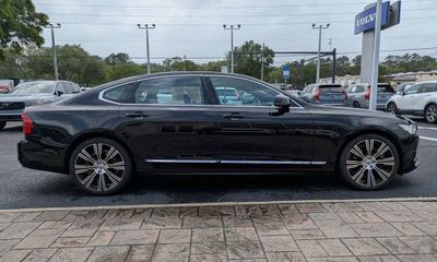2023 Volvo S90 Ultimate Bright With
