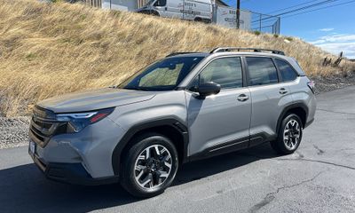 2025 Subaru Forester Premium Base