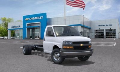 2026 Chevrolet Express 3500 Cutaway 177