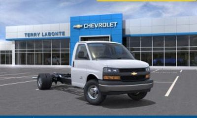 2026 Chevrolet Express 3500 Cutaway 177