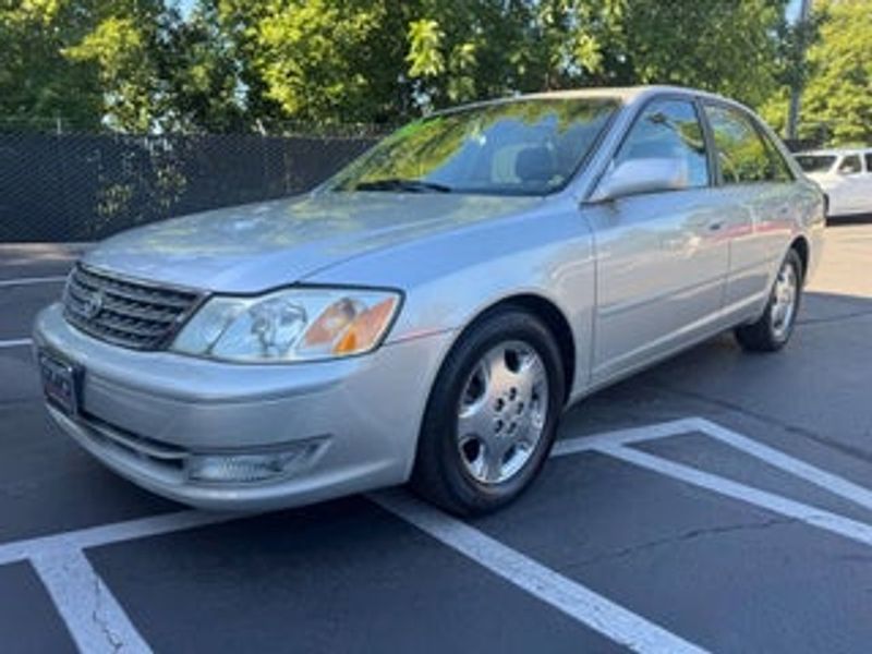 2003 Toyota Avalon — a typically priced live listing