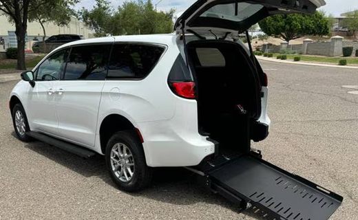 2026 Chrysler Voyager LX