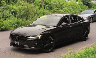 2024 Volvo S60 Plus Black Edition