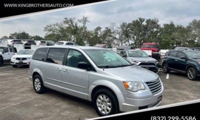 2009 Chrysler Town AND Country LX