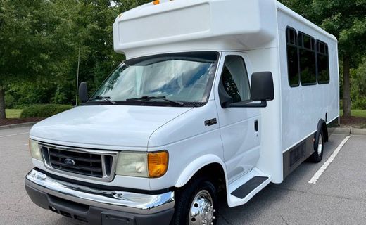 2005 Ford E-450
