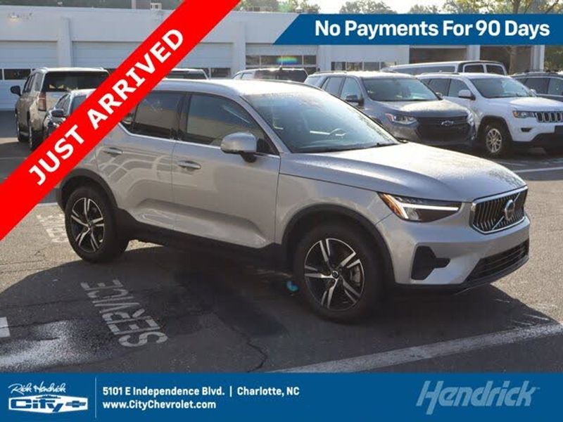 2025 Volvo XC40 — a typically priced live listing