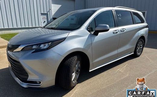 2024 Toyota Sienna XLE