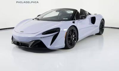 2025 McLaren Artura Spider