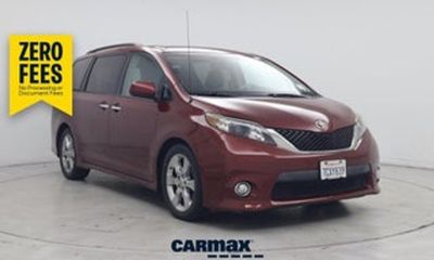 2014 Toyota Sienna SE 8 Passenger