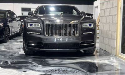 2017 Rolls-Royce Dawn Base