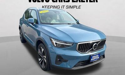 2025 Volvo XC40 Ultra Bright