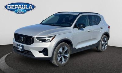 2024 Volvo XC40 Plus Dark