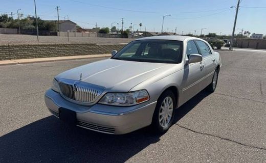 2007 Lincoln Town CAR Signature