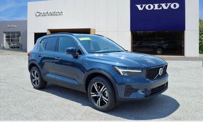 2026 Volvo XC40 Core