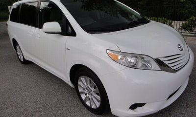 2016 Toyota Sienna LE