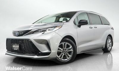 2022 Toyota Sienna LE
