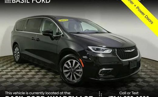 2023 Chrysler Pacifica Touring L