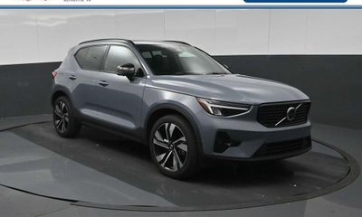 2023 Volvo XC40 Plus Dark