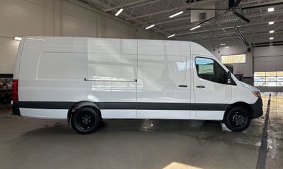 2025 Mercedes-Benz Sprinter 907 VS30