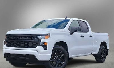 2025 Chevrolet Silverado Custom