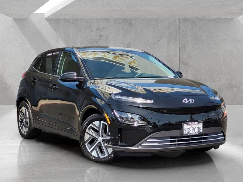 2023 Hyundai KONA — a typically priced live listing