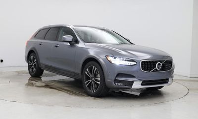 2018 Volvo V90CC Momentum