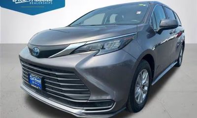 2024 Toyota Sienna LE