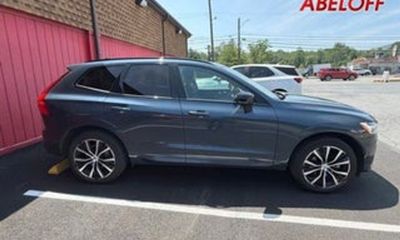 2023 Volvo XC60 Plus Dark