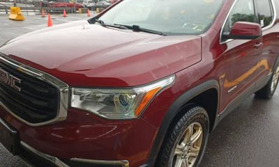 2018 GMC Acadia SLE 1
