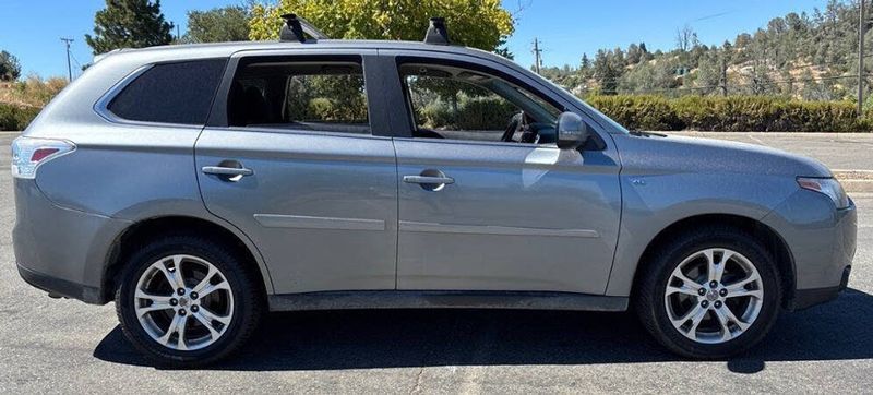 2014 Mitsubishi Outlander — a typically priced live listing
