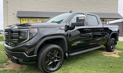 2024 GMC Sierra AT4