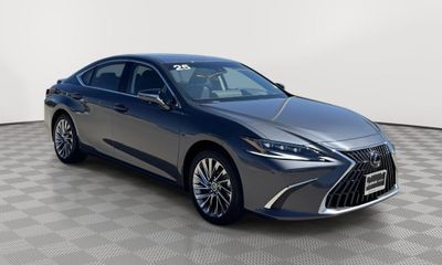 2025 Lexus ES 300H Ultra Luxury