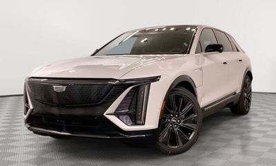 2025 Cadillac Lyriq Sport 3