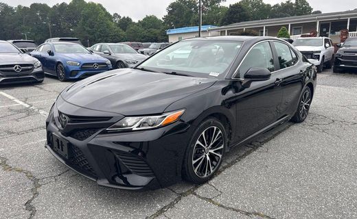 2020 Toyota Camry SE