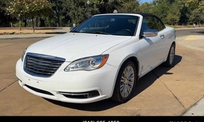 2013 Chrysler 200 Limited