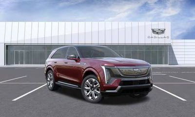 2025 Cadillac Escalade IQ LUX 2
