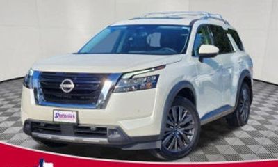 2022 Nissan Pathfinder SL