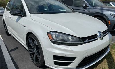 2016 Volkswagen Golf R Base W DCC