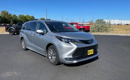 2024 Toyota Sienna XLE