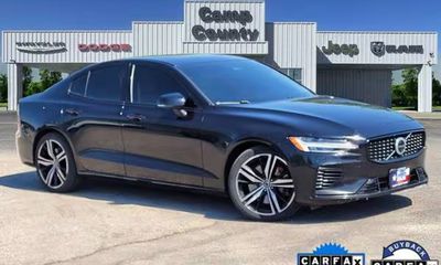 2024 Volvo S60 Plus Dark