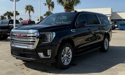 2023 GMC Yukon XL SLE