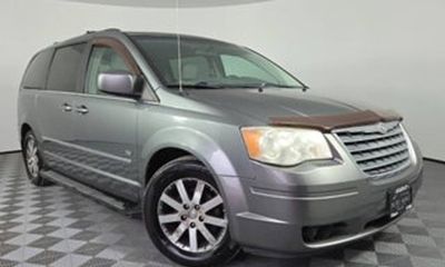 2009 Chrysler Town AND Country Touring Signature