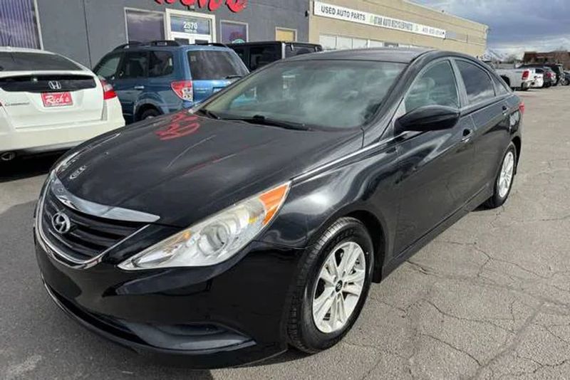 2014 Hyundai Sonata — a typically priced live listing