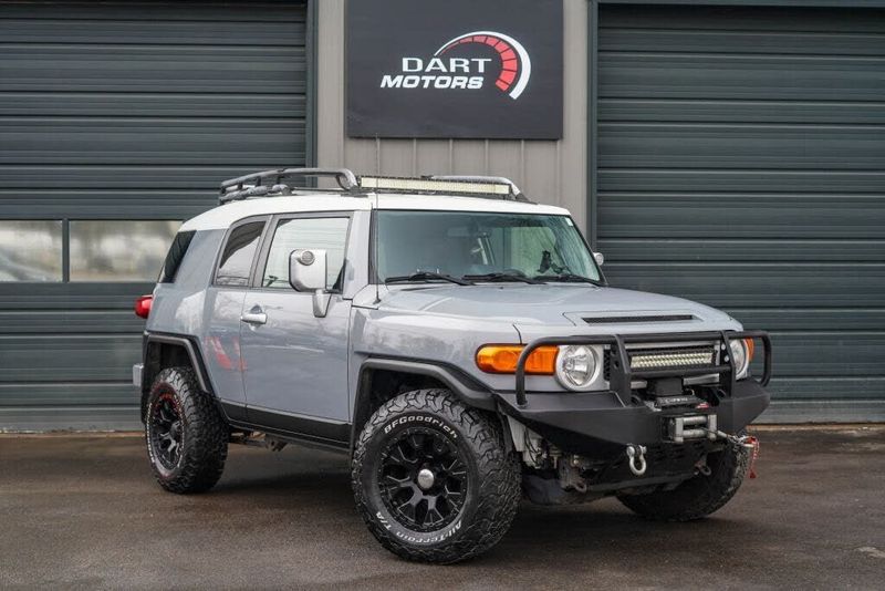 2014 Toyota Fj Cruiser — a typically priced live listing