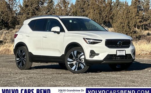 2025 Volvo XC40 Ultra Bright