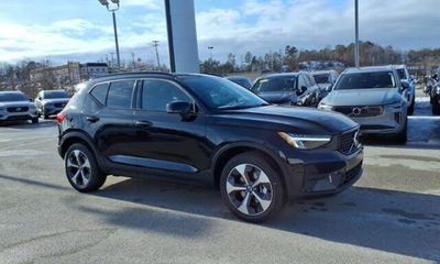 2026 Volvo XC40 Core