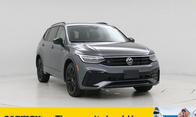 2022 Volkswagen Tiguan SE Black