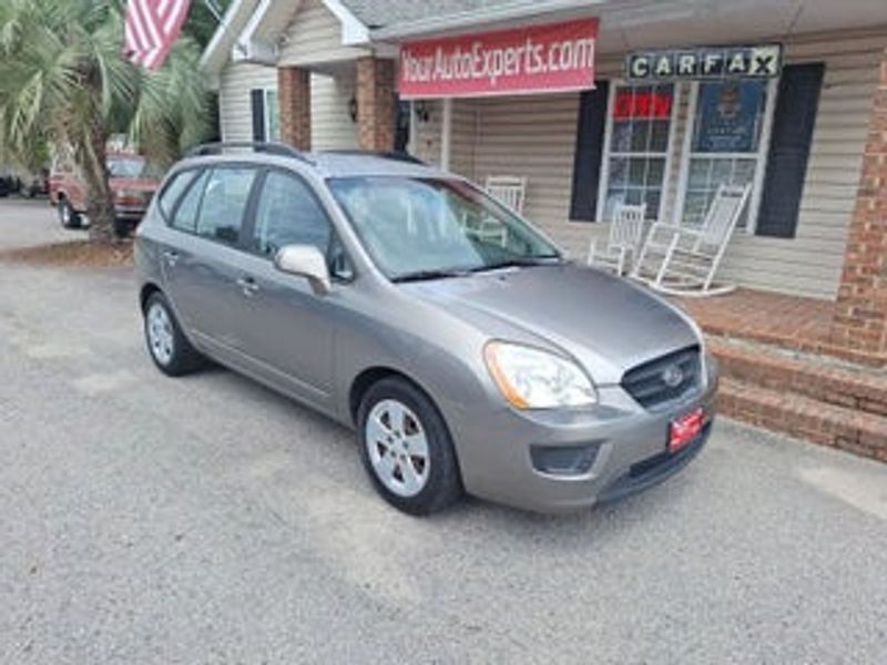 2009 Kia Rondo — a typically priced live listing